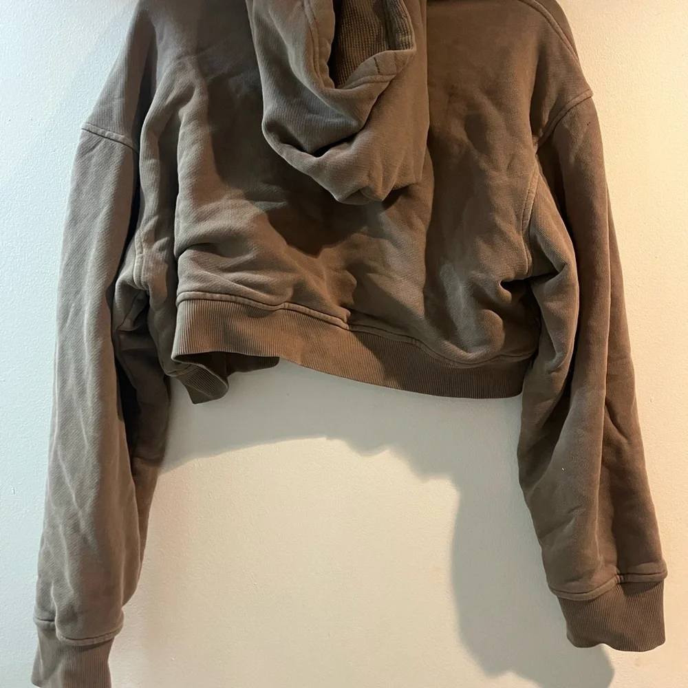 Elwood Core Babydoll Crop Zip Hoodie - Picture 2 of 3